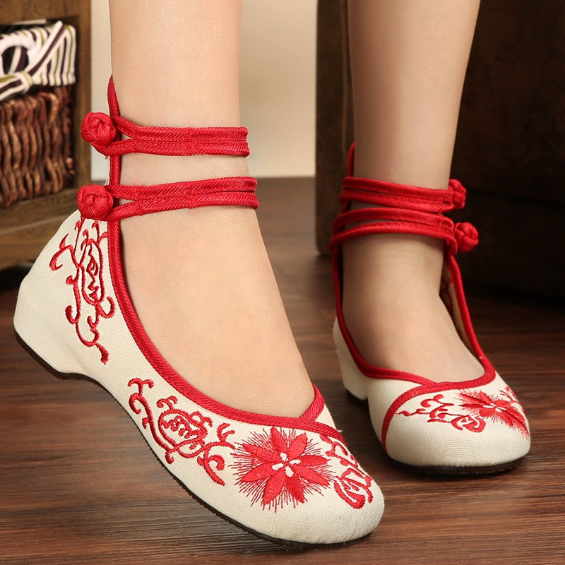 Women's Embroidered Beijing-Style Buckle Shoes